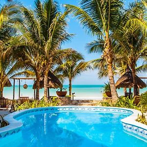 Holbox Dream Beachfront Hotel